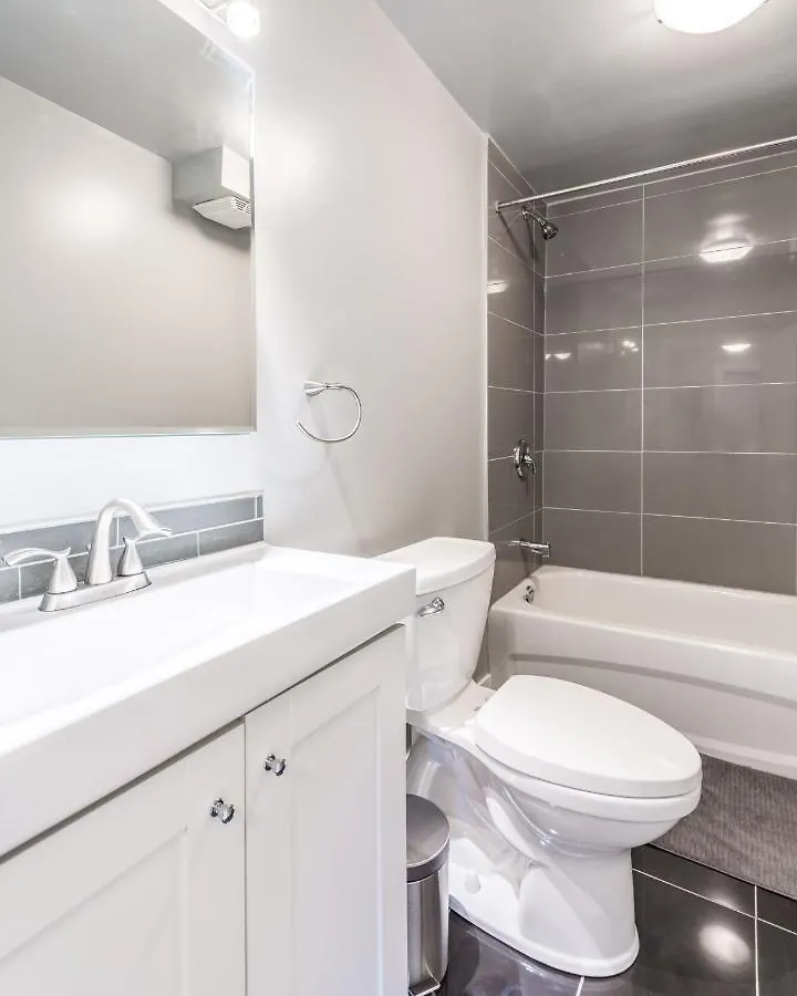 بيت للعطل Two Bedroom Town-House 10 Min To Downtown أوتاوا