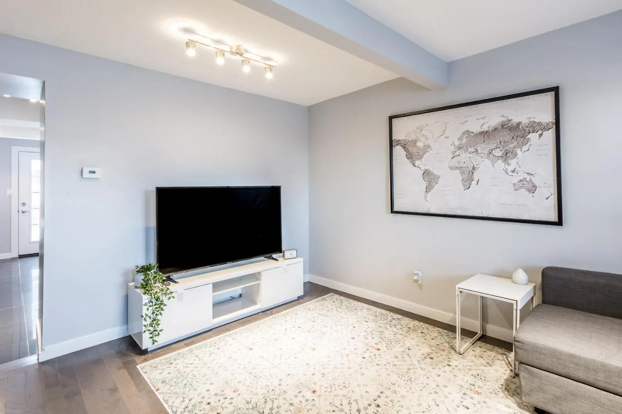 Two Bedroom Town-House 10 Min To Downtown أوتاوا 0*,  كندا