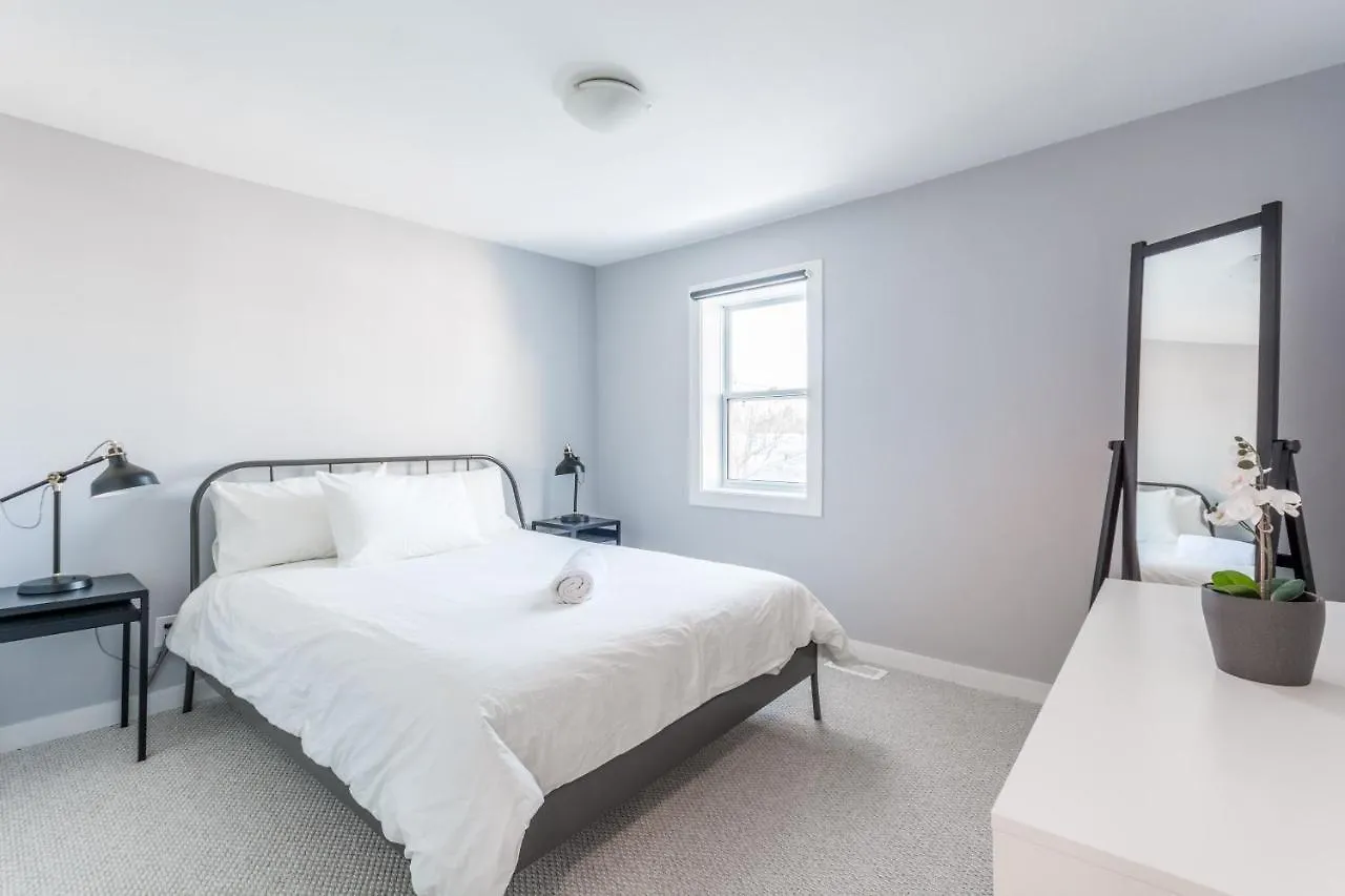 Two Bedroom Town-House 10 Min To Downtown أوتاوا بيت للعطل
